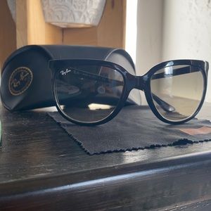 RayBan LIKE NEW Cats 1000